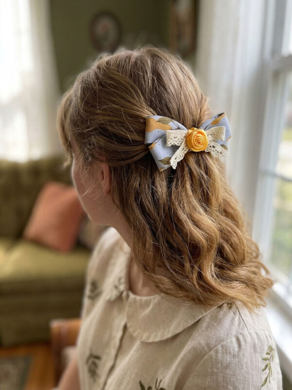 Golden Bird Lace Bow